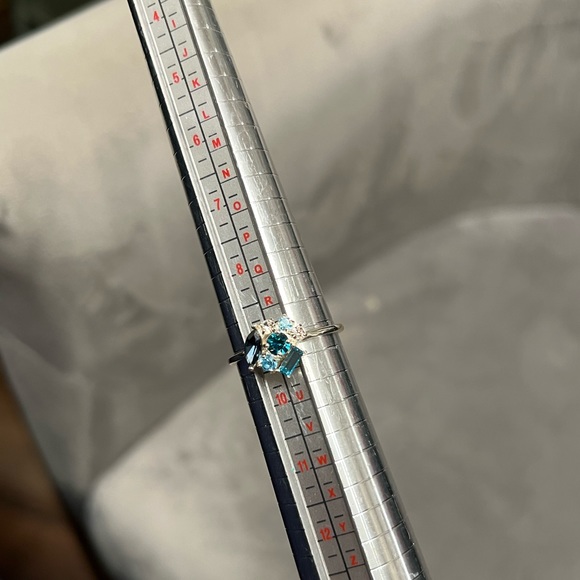 Silver Blue Crystal Ring, Size 9 - Picture 9 of 12